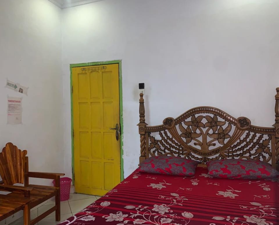 Standard Double Room | Laptop workspace, WiFi (free), bed sheets