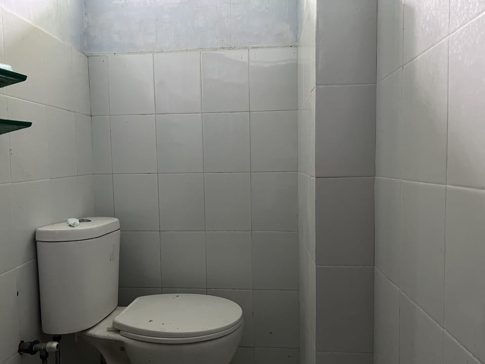 Standard Double Room | Bathroom | Shower, towels