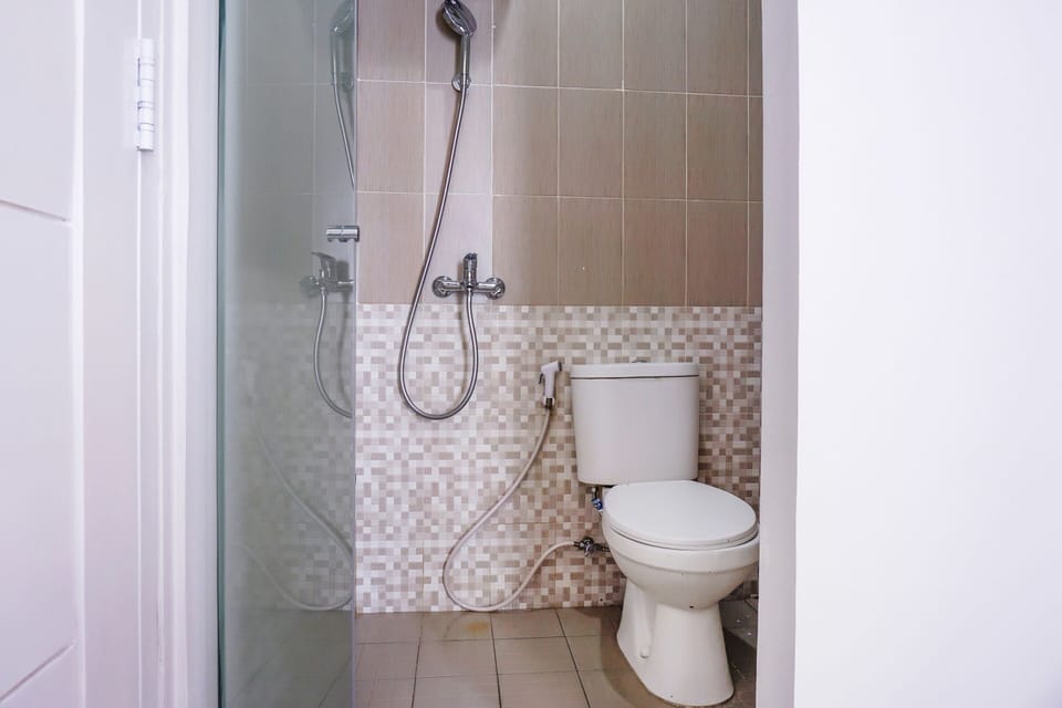 Standard Double Room | Bathroom | Shower, towels
