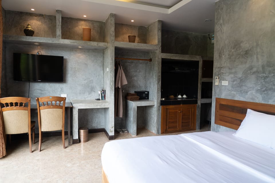 1 bedroom, in-room safe, desk, laptop workspace