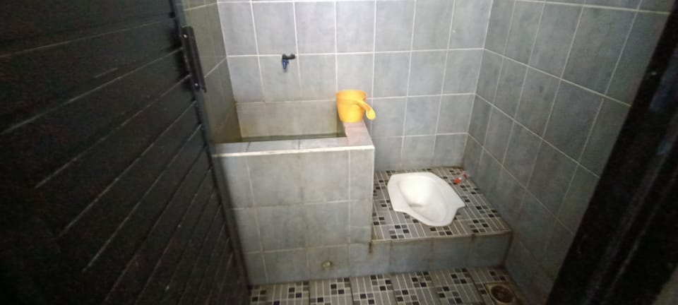 Standard Double Room | Bathroom | Shower, towels