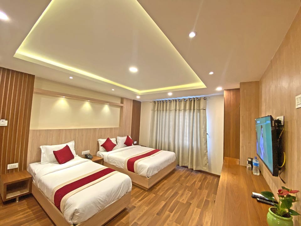 Deluxe Double Room | Hypo-allergenic bedding, desk, laptop workspace, soundproofing