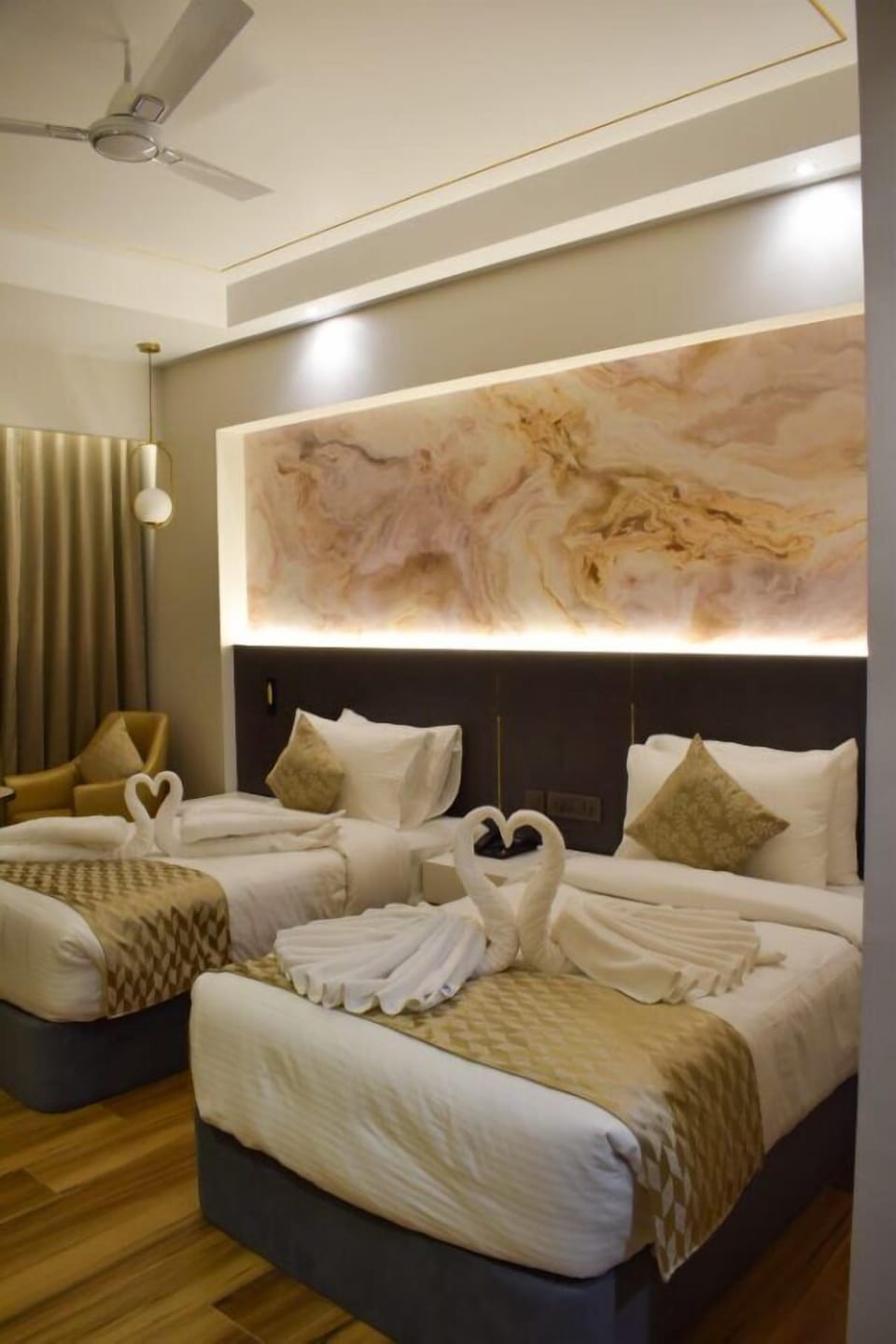 Executive Twin Room | Hypo-allergenic bedding, desk, laptop workspace, blackout drapes