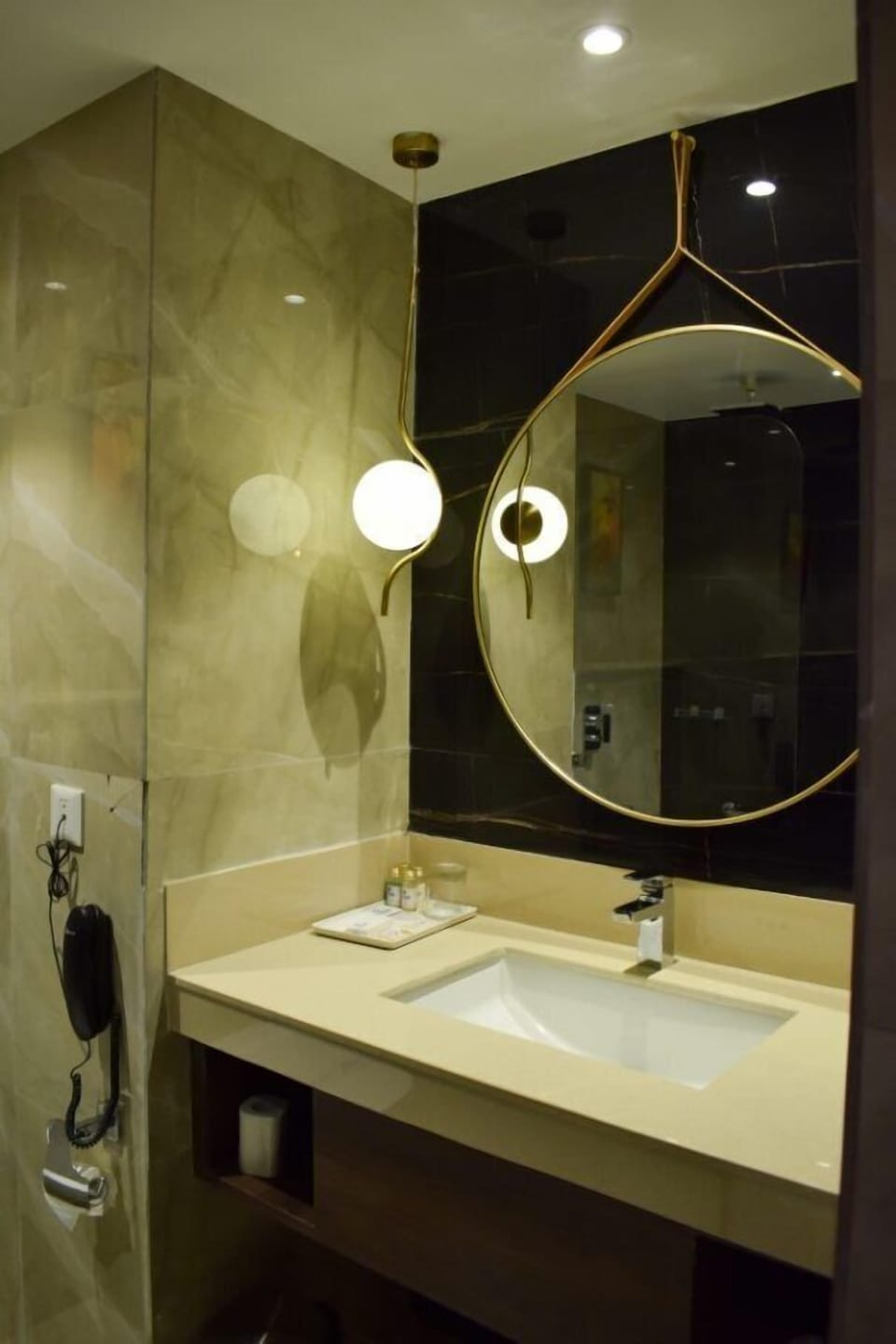 Executive Twin Room | Bathroom | Shower, rainfall showerhead, hair dryer, slippers