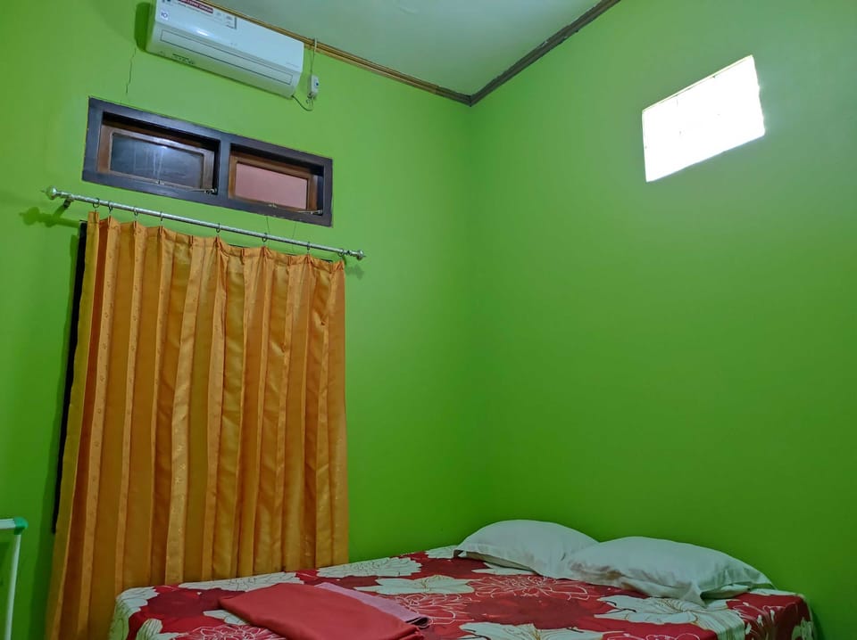 Standard Double Room | Laptop workspace, WiFi (free), bed sheets
