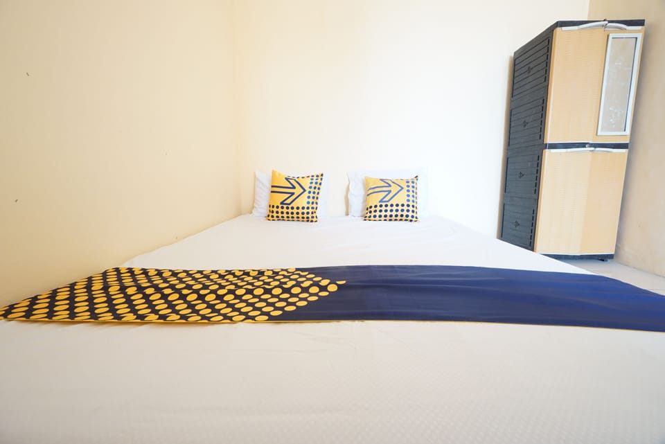 Basic Double Room | Laptop workspace, free WiFi, bed sheets
