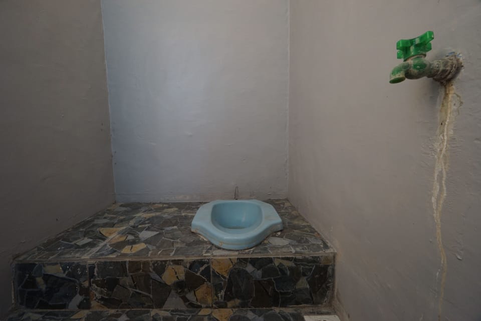 Basic Double Room | Bathroom | Shower, towels