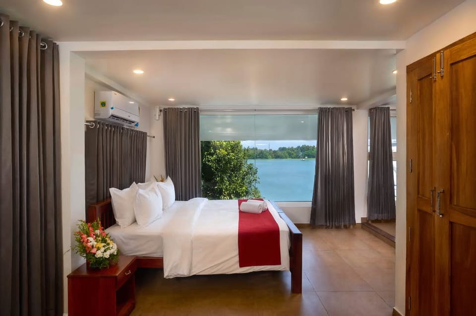Superior Room, Sea View | Desk, laptop workspace, free WiFi