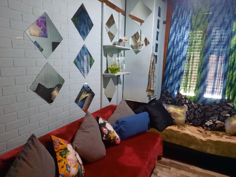 Room, 2 Bedrooms, City View | Living area