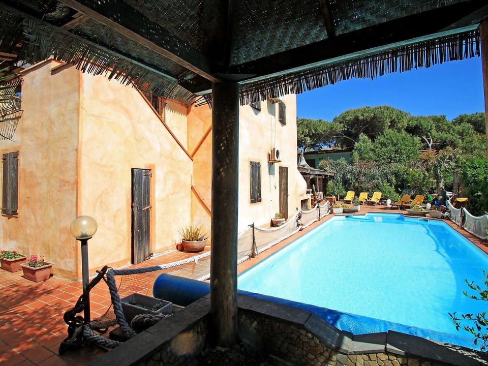 Property, Building, House, Swimming Pool, Real Estate, Vacation, Villa, Resort, Estate, Room