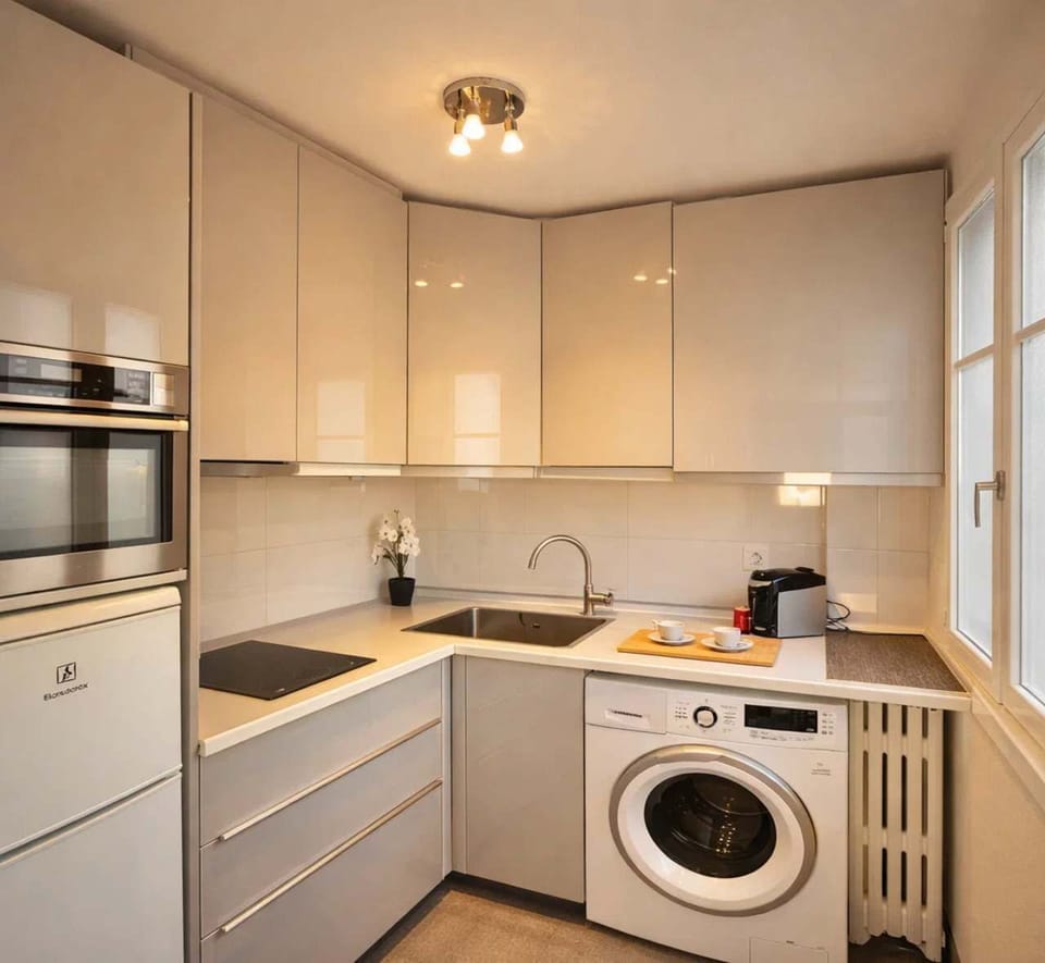 Create culinary masterpieces in this modern and functional kitchen space