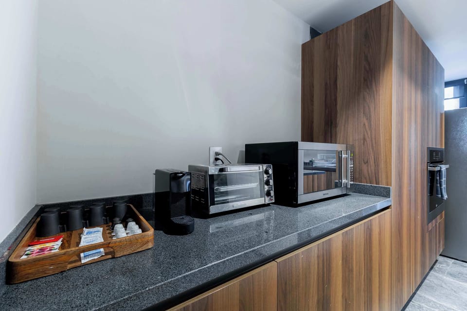 Fully stocked kitchen for your convenience.
