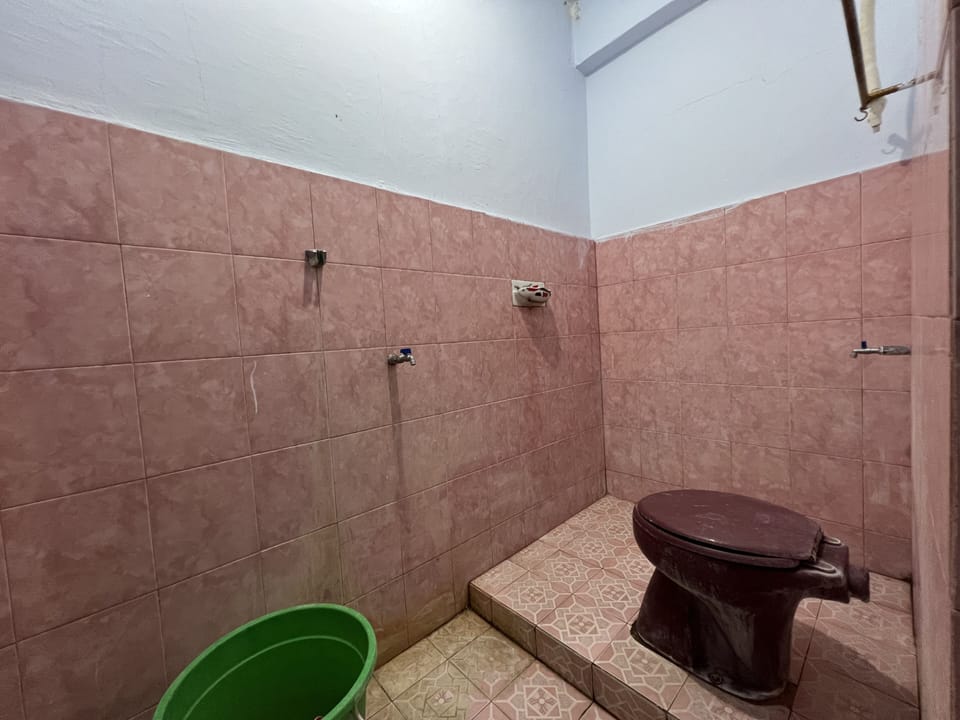 Standard Double Room | Bathroom | Shower, towels