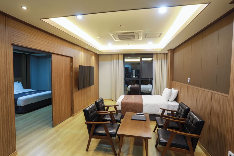 Family Quadruple Room | Desk, laptop workspace, soundproofing, WiFi (free)