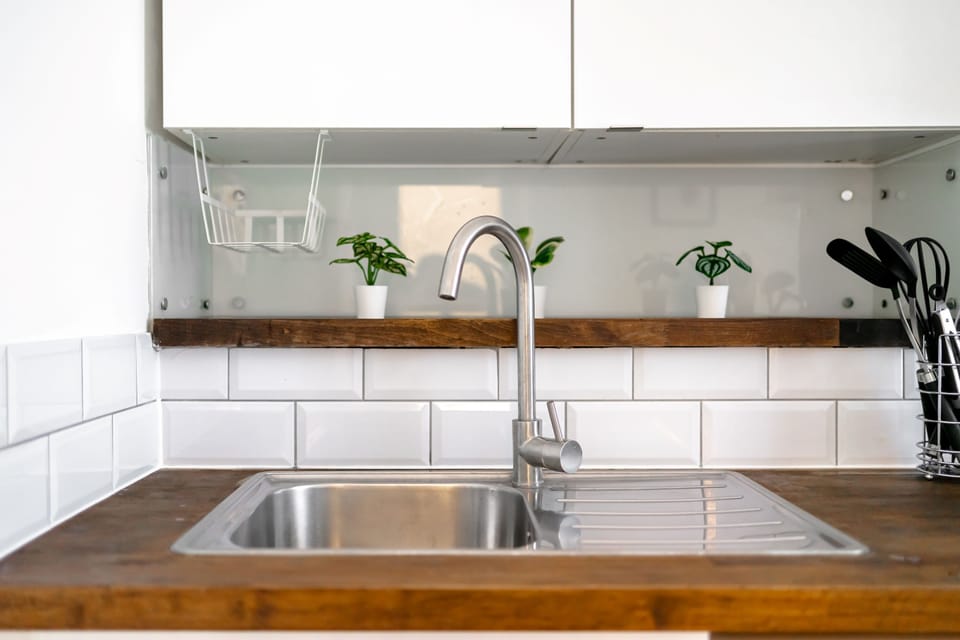 City Apartment | Private kitchen | Full-size fridge, microwave, oven, stovetop