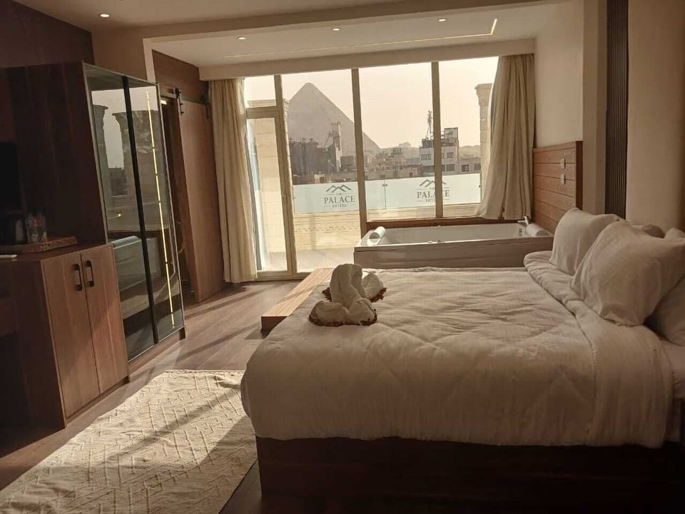 Luxury Studio Suite | Premium bedding, minibar, individually decorated, individually furnished