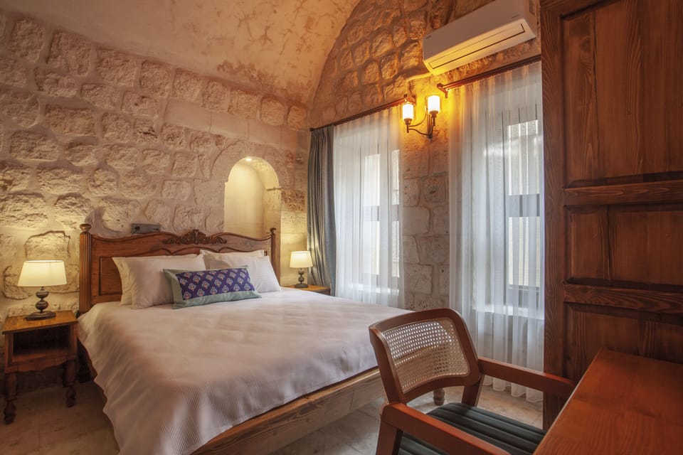 Superior Room, 1 Queen Bed | Desk, laptop workspace, free WiFi, bed sheets