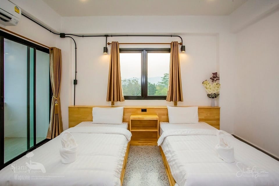 Deluxe Double or Twin Room | Bathroom