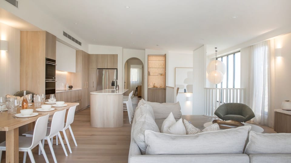 Latitude South Coast - jervis bay holiday rentals dining and living room