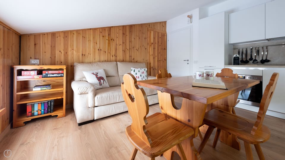 Apartment (2 Bedrooms) | Front of property