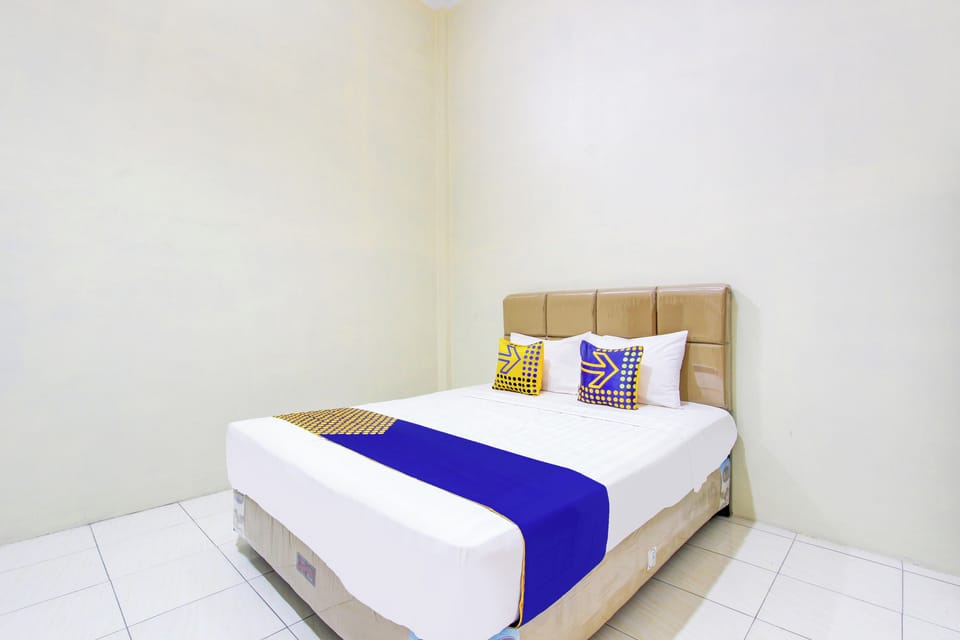 Basic Double Room | Desk, free WiFi, bed sheets