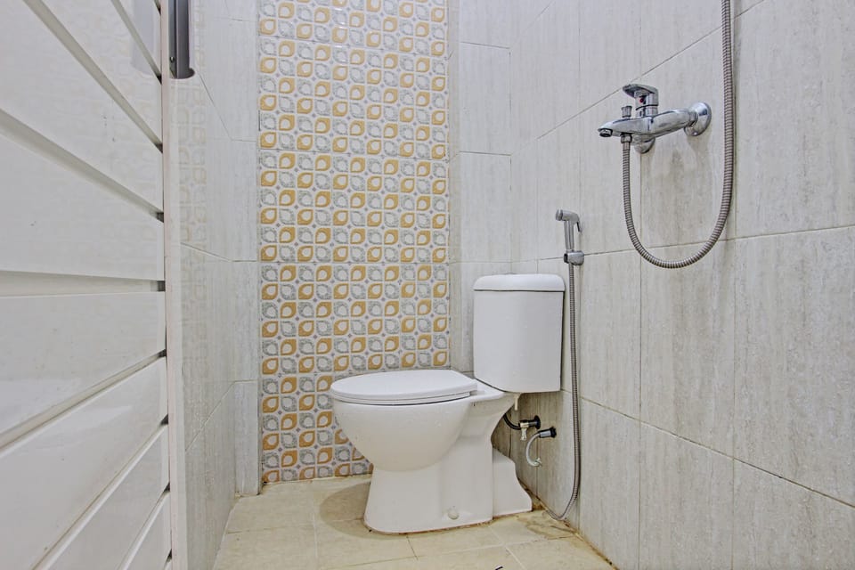 Deluxe Double Room | Bathroom | Shower, towels, toilet paper