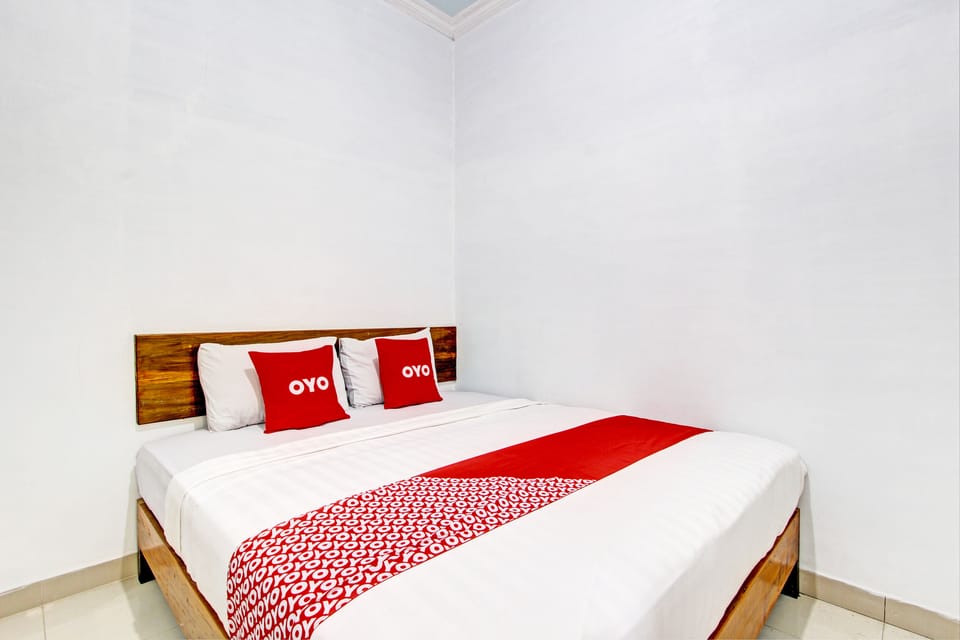Economy Double Room | Desk, WiFi (free), bed sheets