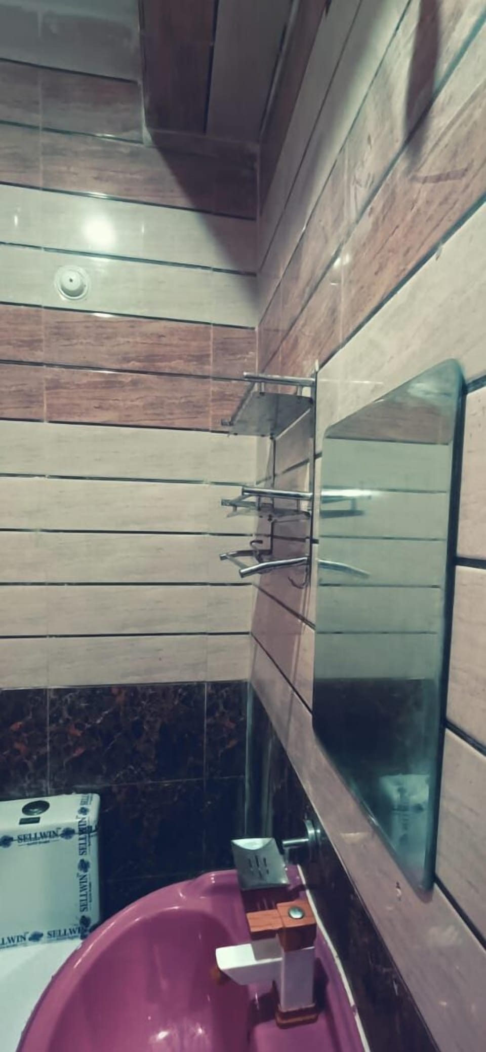 Deluxe Room | Bathroom | Free toiletries, hair dryer, bathrobes, slippers