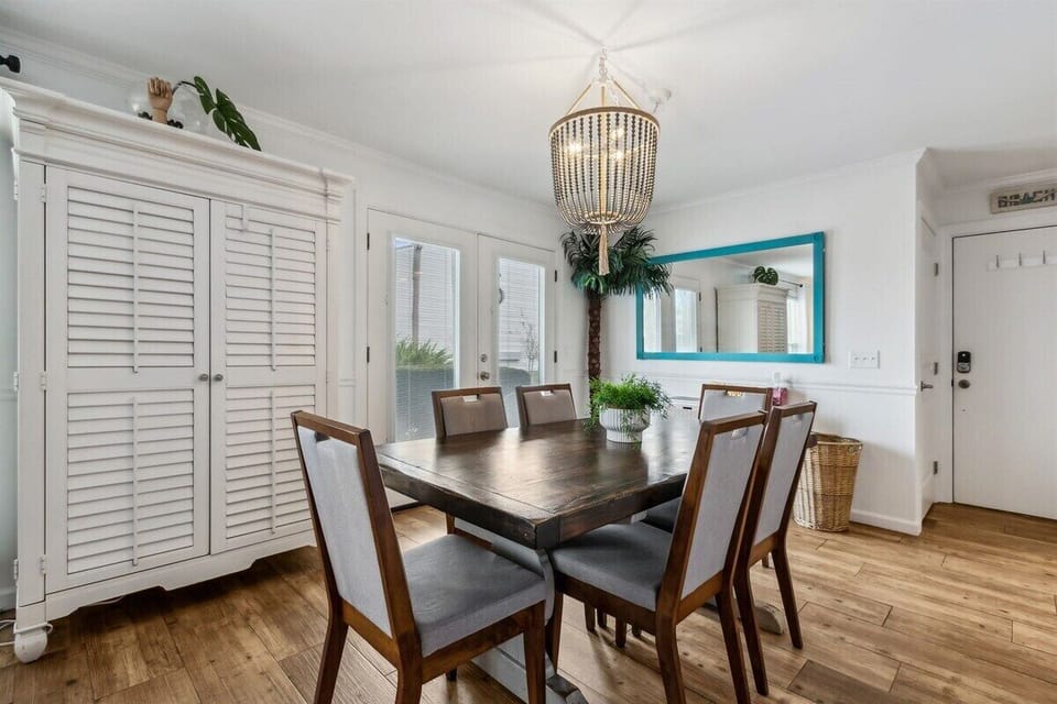 Great Natural Light and Perfect Spot for Games or Puzzles