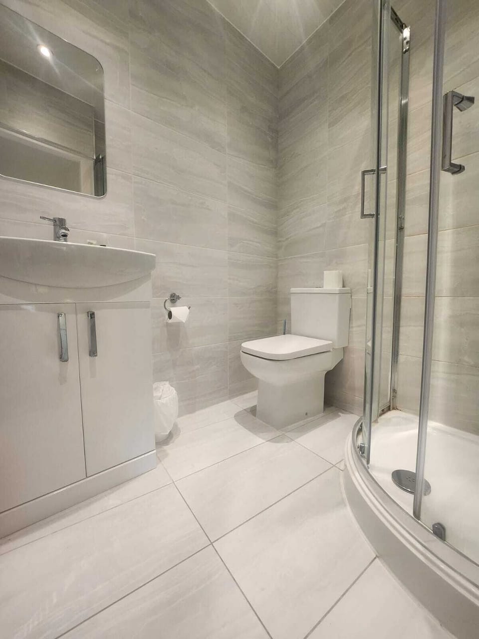 Classic Room | Bathroom | Shower, towels