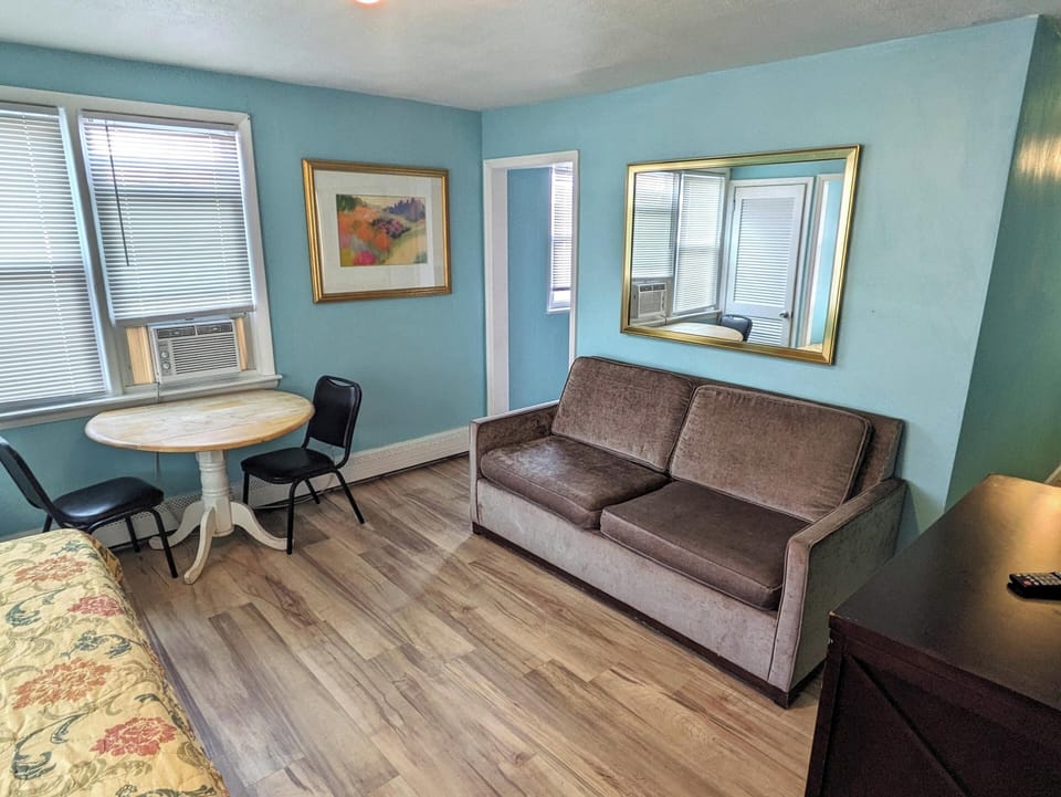 Traditional Suite, 1 Bedroom, Kitchen, Ground Floor | Living area | 32-inch flat-screen TV with satellite channels, TV