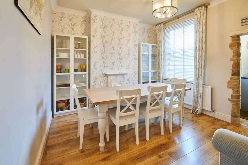 Allium House, Whitby - Host & Stay