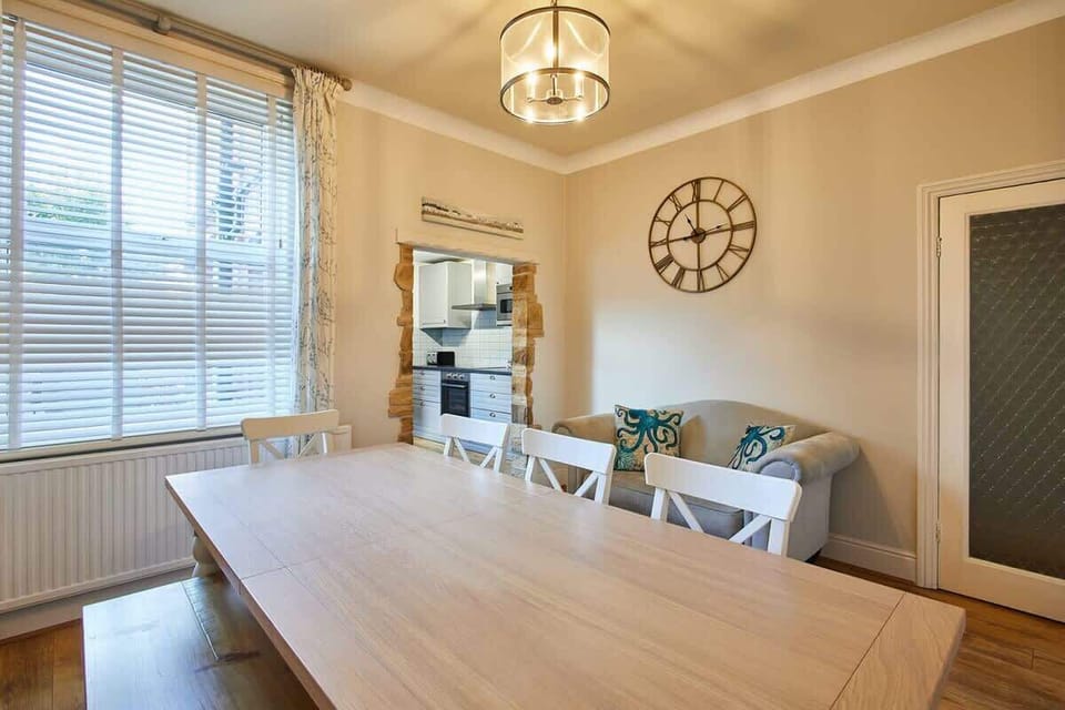 Allium House, Whitby - Host & Stay