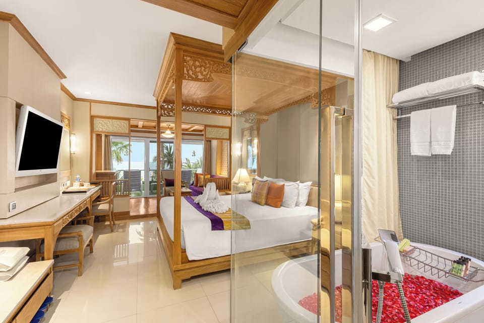 Honeymoon Deluxe | Premium bedding, minibar, in-room safe, desk