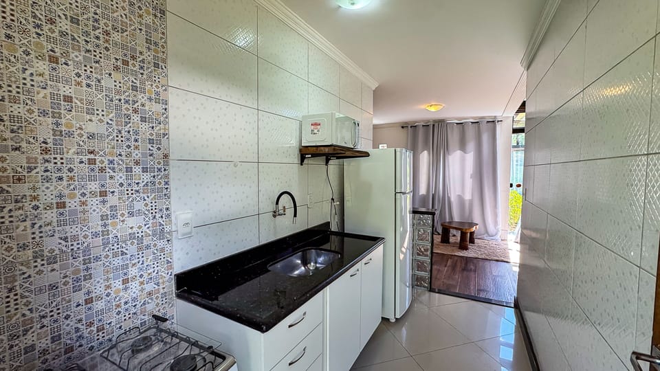 House | Private kitchenette | Microwave, espresso maker