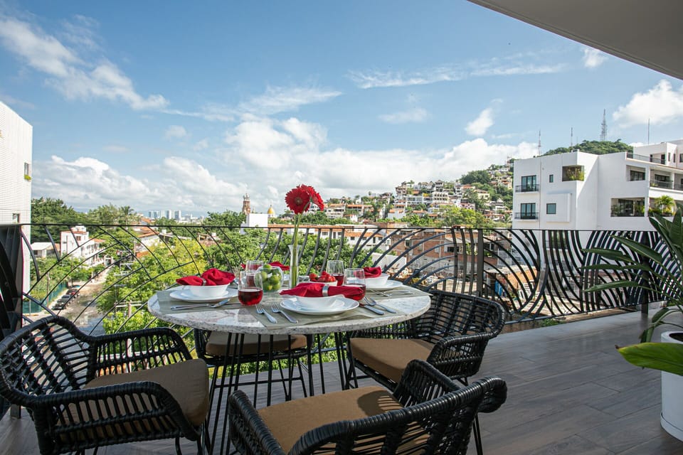 Amazing 2 BR condo with huge balcony and view in the heart of Old Town