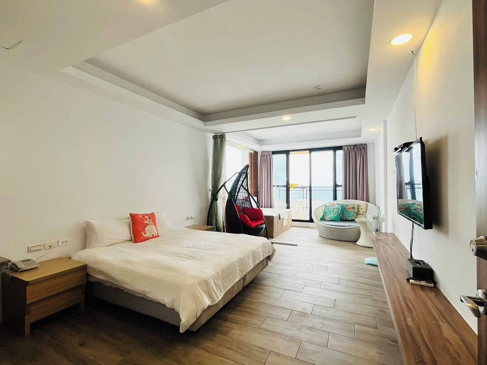 Deluxe Double Room, 1 Double Bed, Balcony, Ocean View | Soundproofing, free WiFi, bed sheets