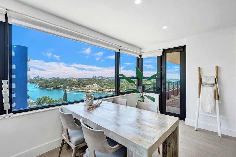 Luxury Bay View Beach Retreat 1621 | In-room dining