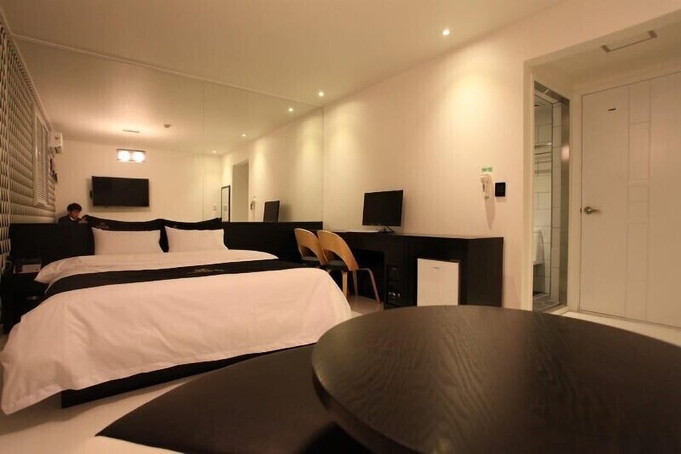 Deluxe Double Room | Free wired internet