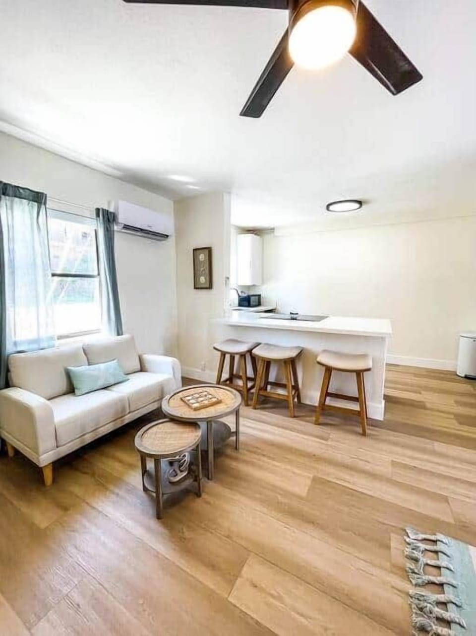 Kitchen/Seating