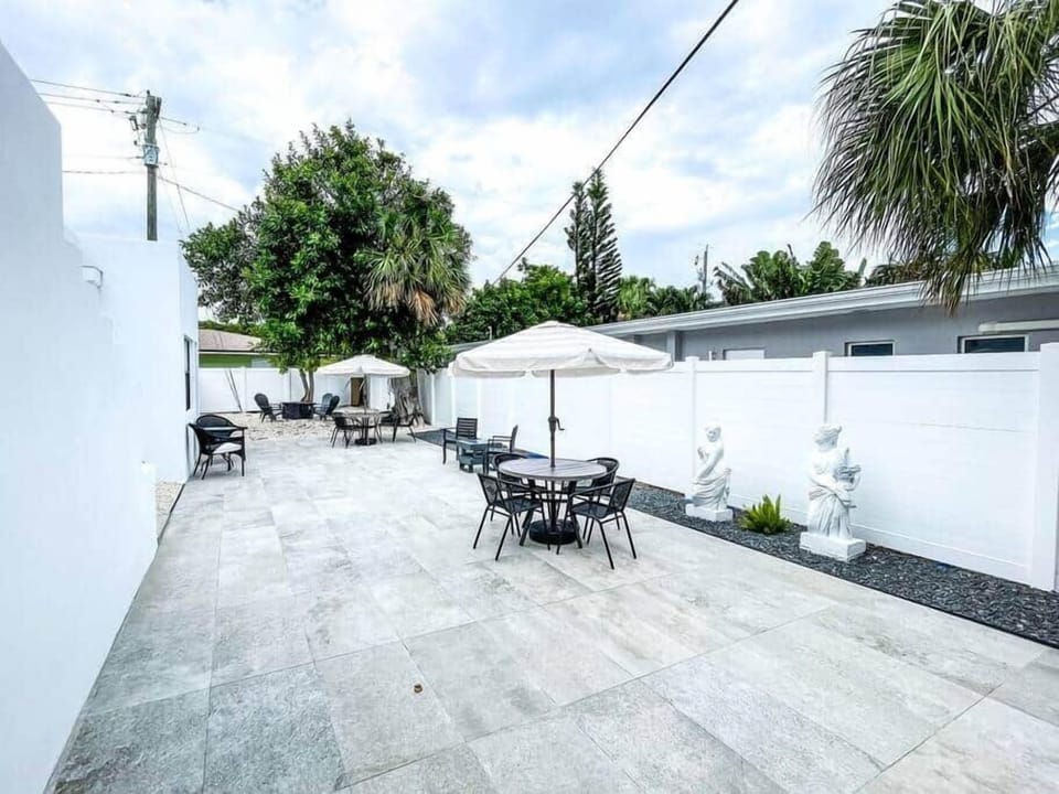 Shared Patio for all guests of the building