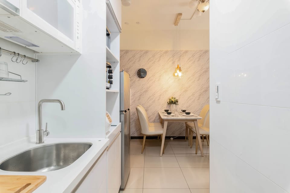 Fully Equipped Kitchen w/ Cooking & Dining Essentials