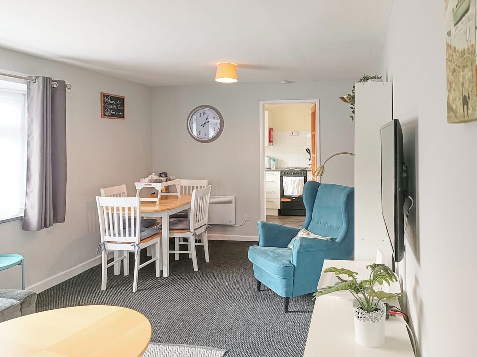 Living room/dining room | Seashell Cove, Cemaes Bay