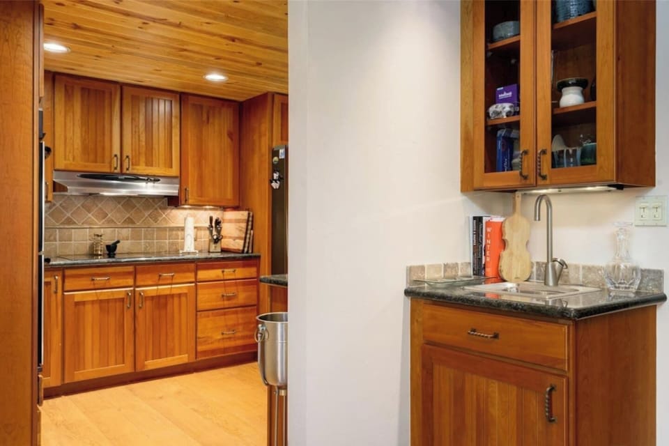 Extra prep and serving space makes hosting meals for a large group simple and convenient.