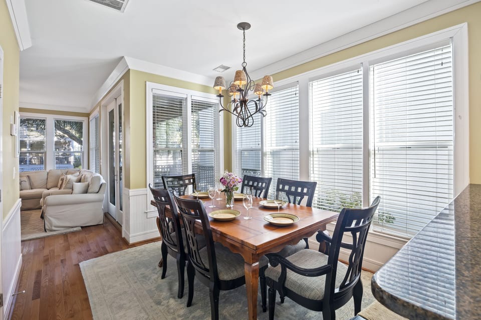 Lots of natural light and great location!