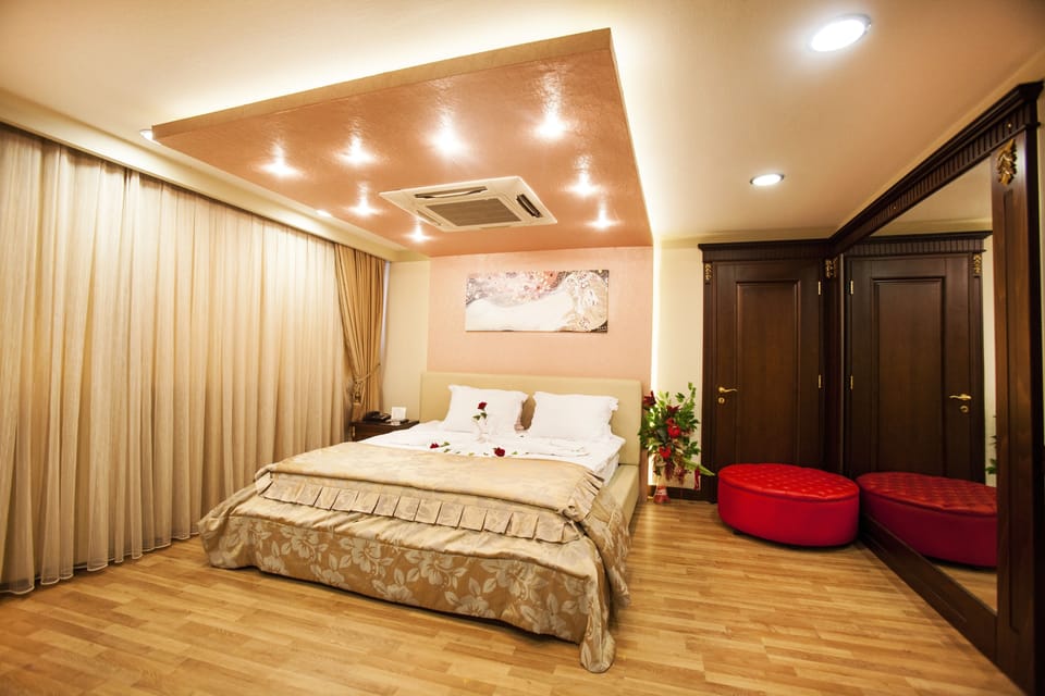 Double or Twin Room | Bathroom | Shower, free toiletries, hair dryer, towels