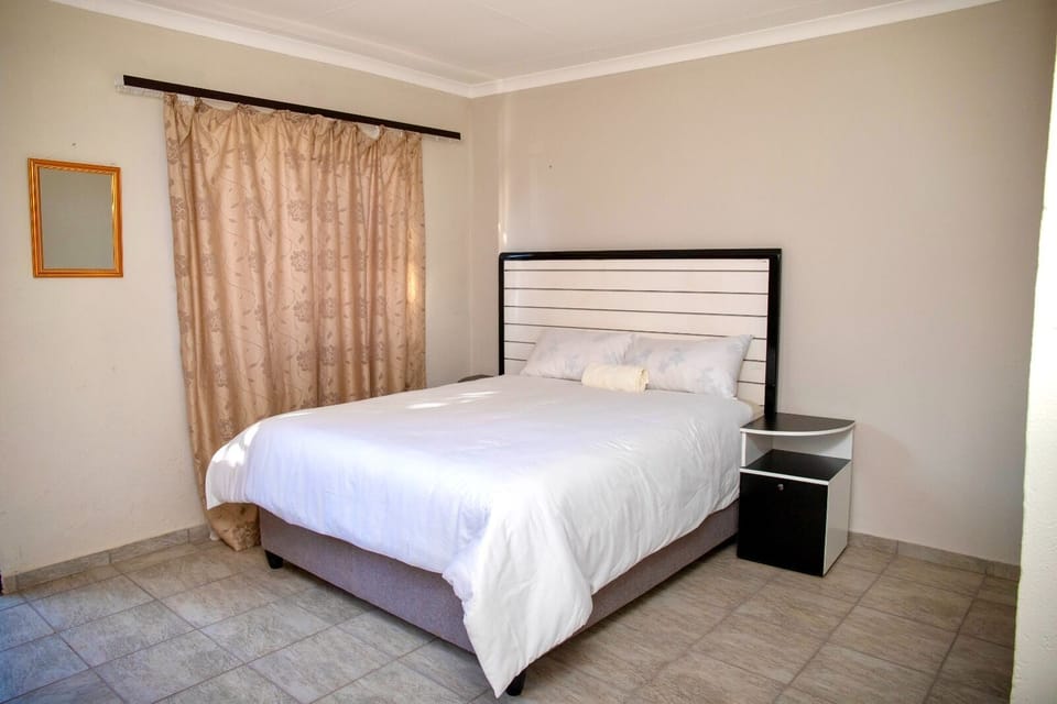 Basic Double Room | Desk, WiFi (free)