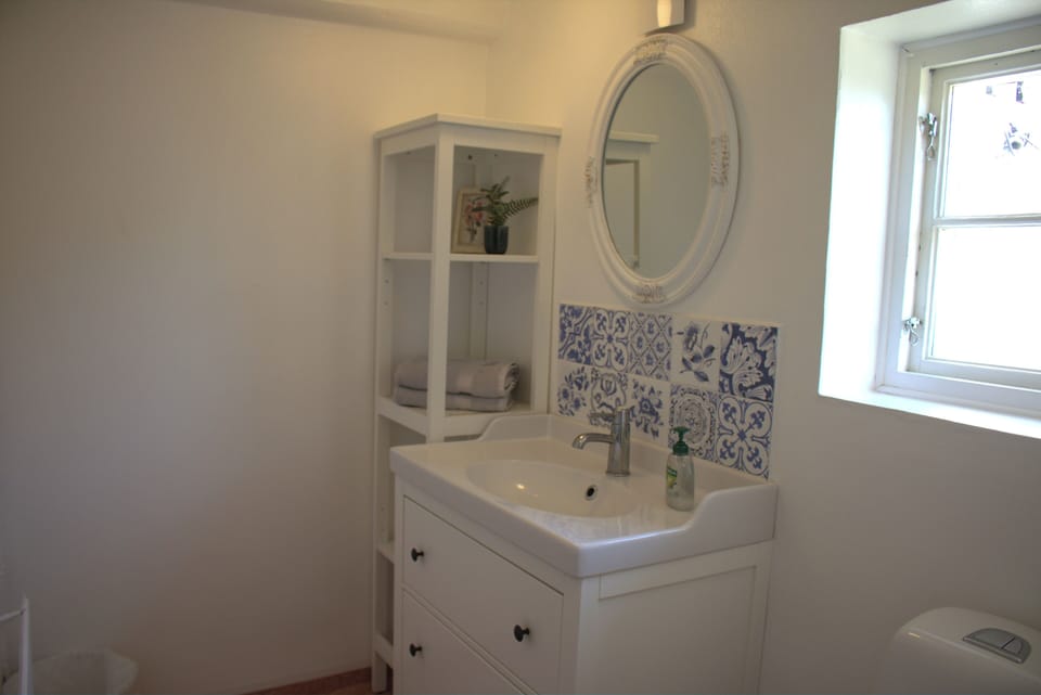 Twin Room, Private Bathroom, Garden View | Bathroom | Towels, soap