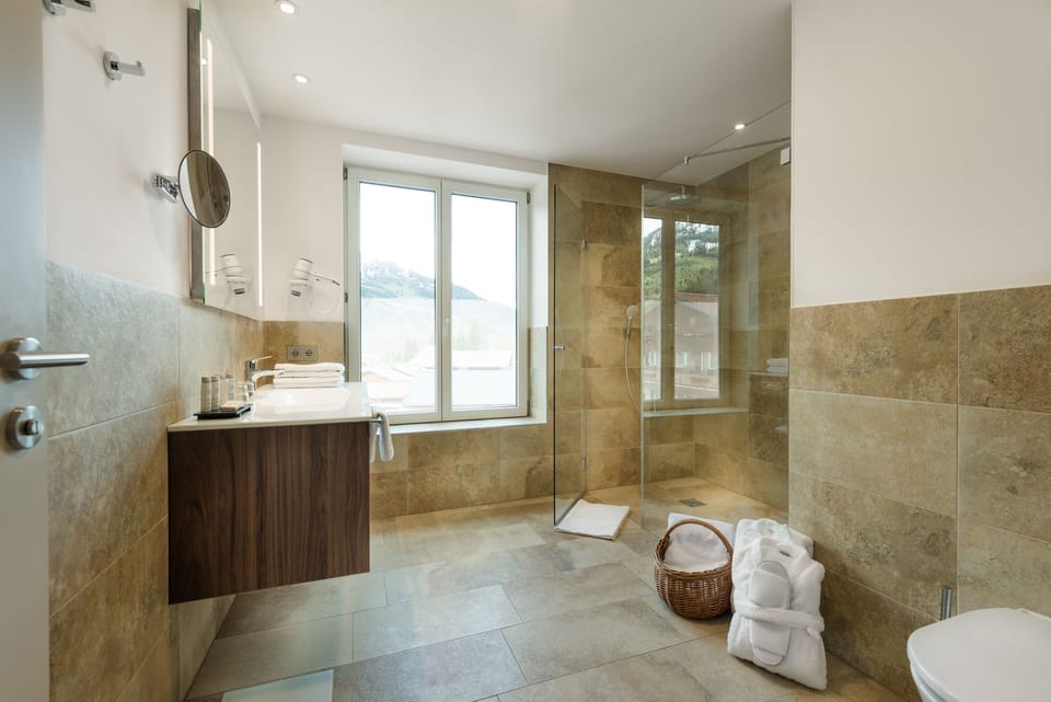 Studio Suite, Balcony | Bathroom | Bathtub, free toiletries, hair dryer, bathrobes