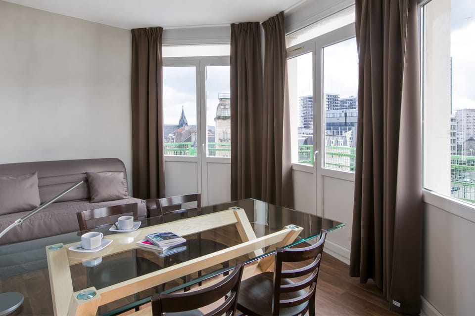 Suite (Privilege) | Individually furnished, desk, laptop workspace, blackout drapes